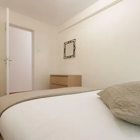 Flh Bairro Alto Stylish * ליסבון